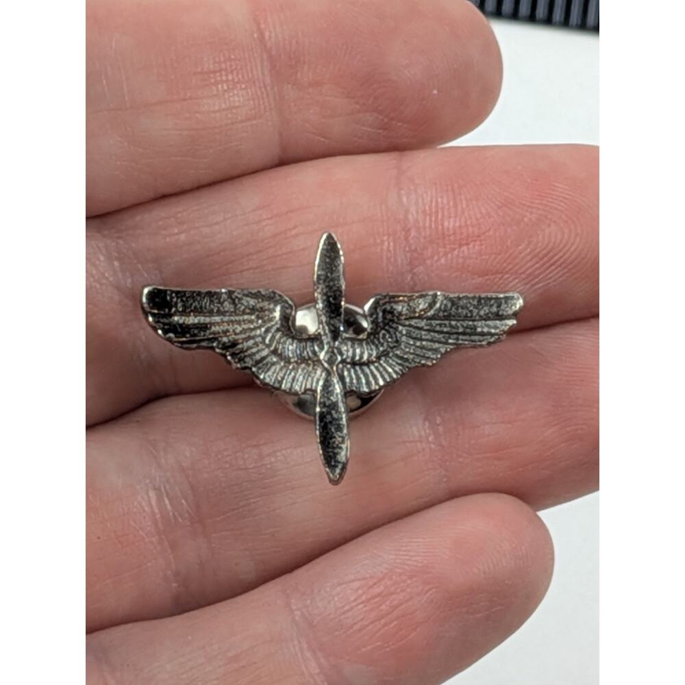 Vintage Aviation Pilot Wings Propeller Lapel Pin Hat Tack Aviator Flight Silver - Picture 3 of 3